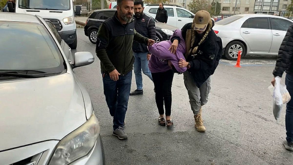 La police turc a arrêté une femme syrienne lundi matin qui est soupçonnée d'avoir posé la bombe qui a fait 6 morts et 81 bléssés