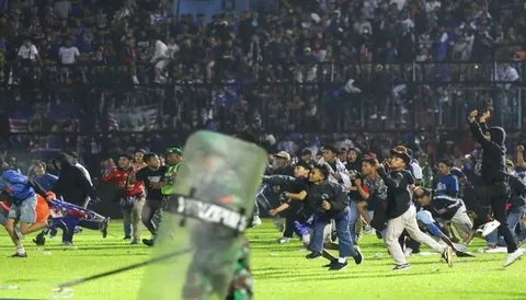 Un match de foot meurtrier, en Indonésie.