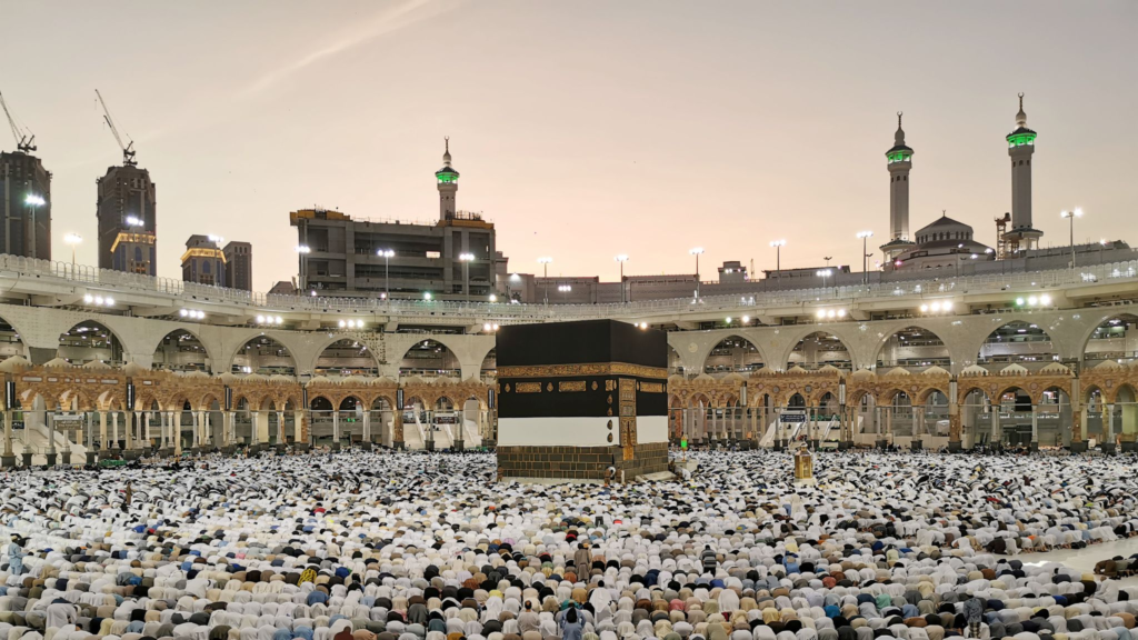 Cheikh Yasser Al-Dosari est désormais le nouveau orateur par décret royal de la Grande Mosquée sacrée de la Mecque 