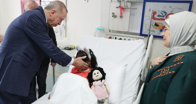  Le Président turc rend visite aux victimes du tremblement de terre dans un hôpital d'Ankara