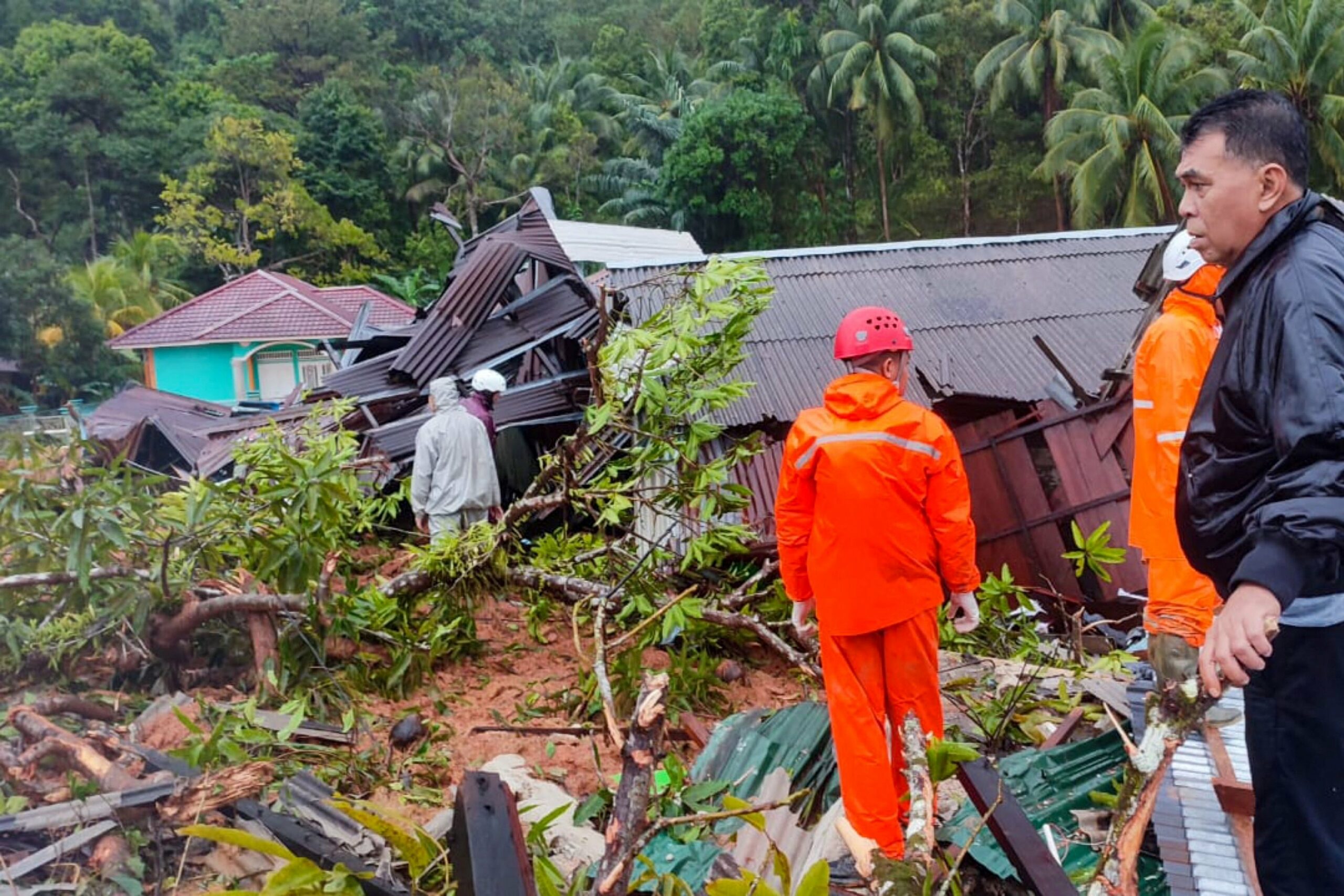 Un glissement de terrain en Indonésie a fait 30 morts