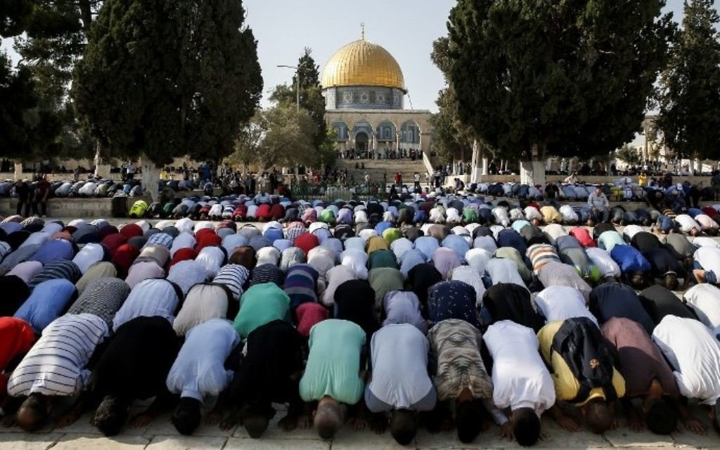La première prière du vendredi du Ramadan à laMosquée Al-Aqsa 