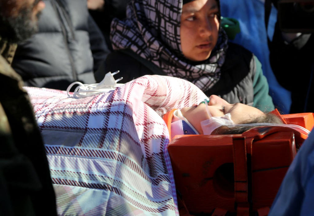 Le Président turc rend visite aux victimes du tremblement de terre dans un hôpital d'Ankara