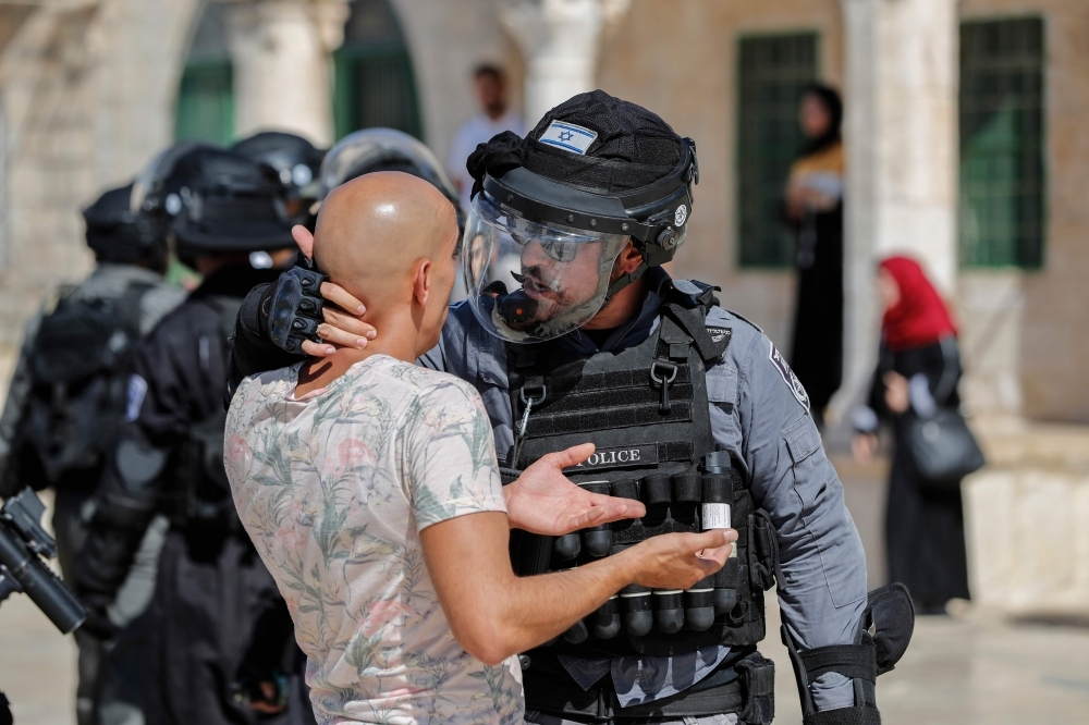 Les colons prennent d'assaut les cours d'Al-Aqsa sous la protection de la police d'occupation israélienne