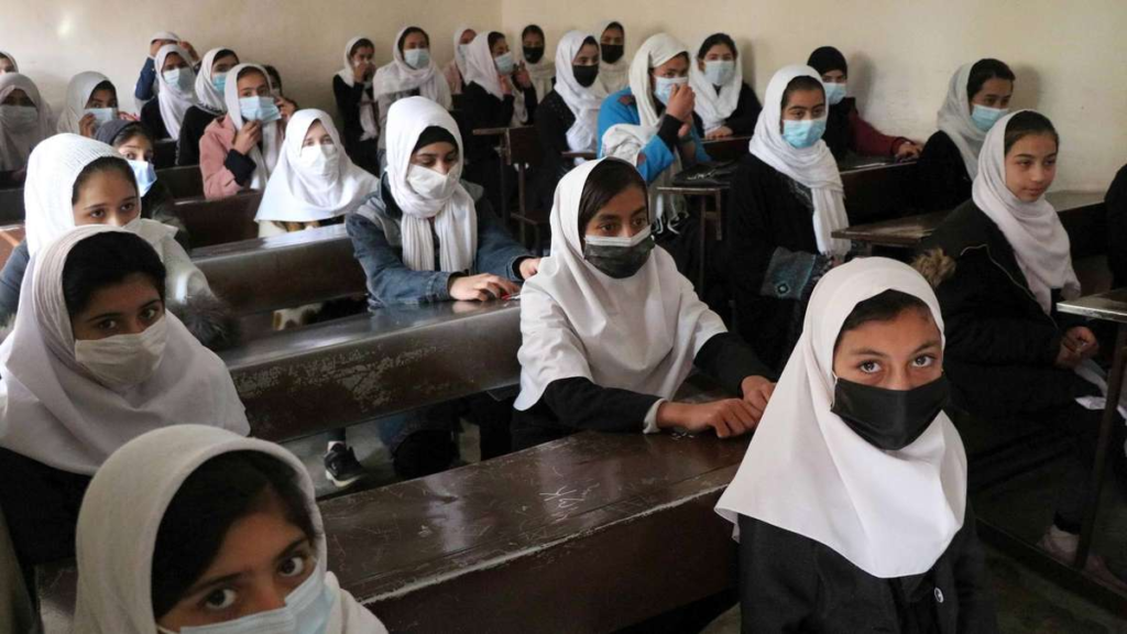 Des chefs religieux dénoncent l'interdiction par les talibans de l'éducation et de l'emploi des femmes
