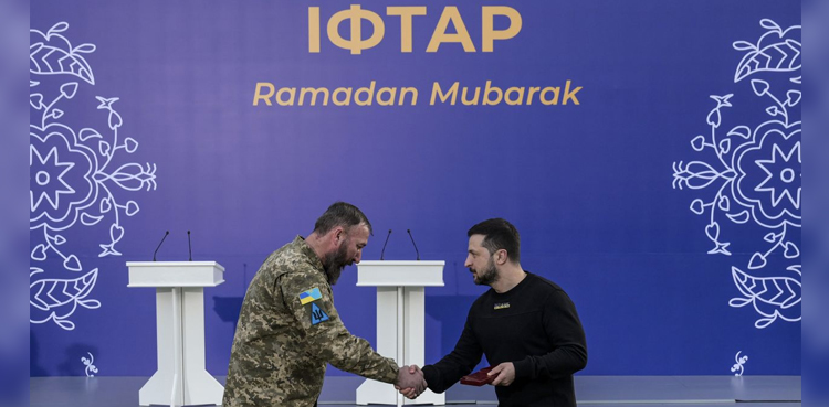 Le président ukrainien Volodymyr Zelensky a organisé un iftar aux soldats musulmans
